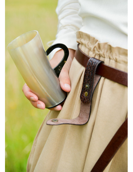 Tahalí medieval in cuoio per brocche,...