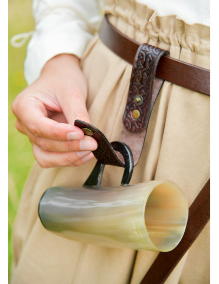 Tahalí medieval in cuoio per brocche,...