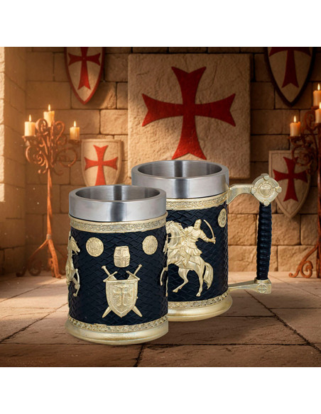 Tazza medievale ornamentale in resina...