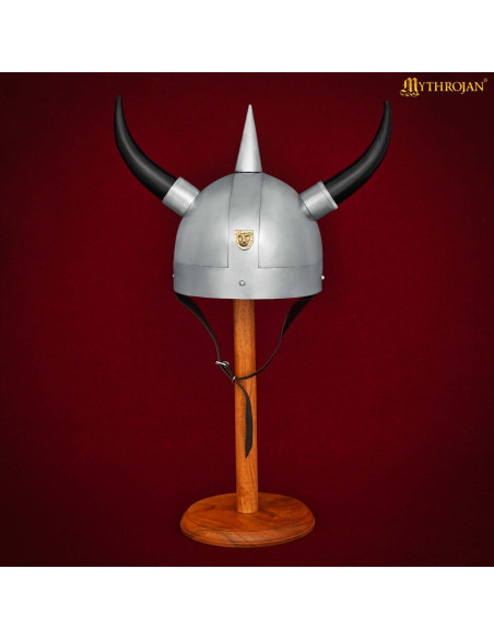Casco vichingo con corna e piastra di...