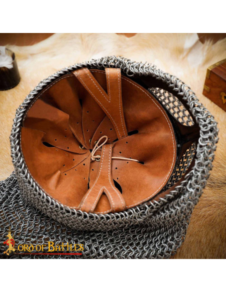 Casco vichingo con visiera e cotta di...