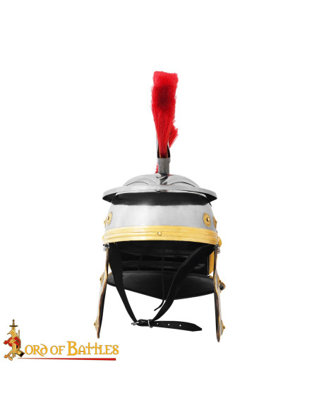 el casco da centurione romano con...