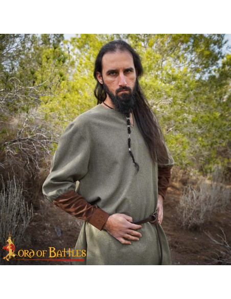 Bracciale medievale in pelle con...