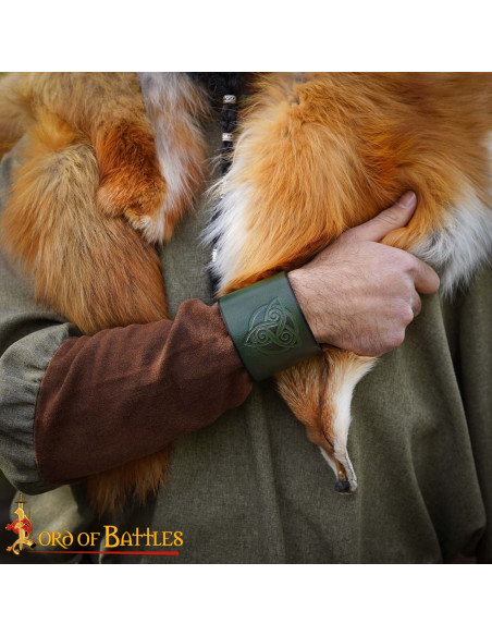 Bracciale medievale in pelle con...