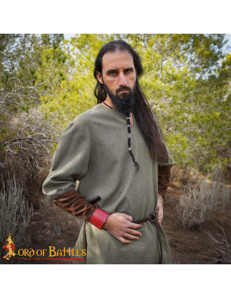 Bracciale medievale in pelle con...