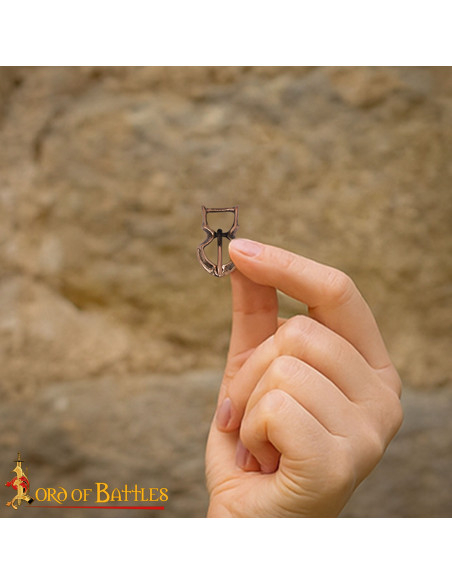 Fibbia medievale piccola in ottone...