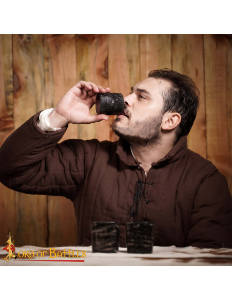 Set di 6 bicchieri medievali in corno...