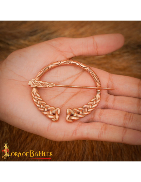 Spilla vichinga in bronzo intrecciato... Spilla vichinga in bronzo intrecciato...