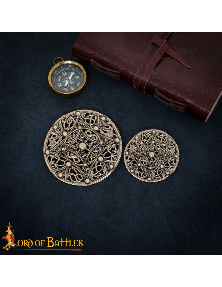 Spilla vichinga in ottone invecchiato...