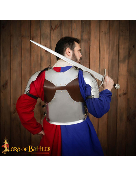 Corazza da cavaliere medievale in...