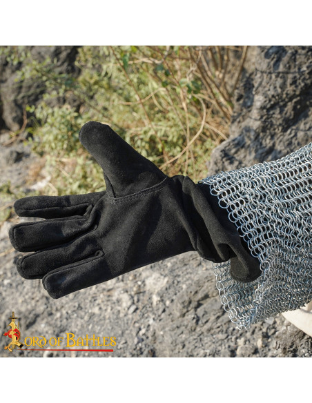 Guanti medievali in pelle scamosciata...