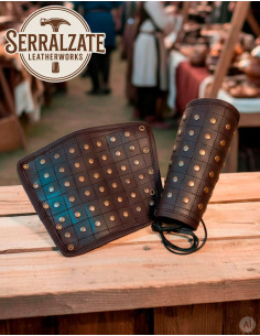 Bracciali rinforzati medievali Evan in marrone