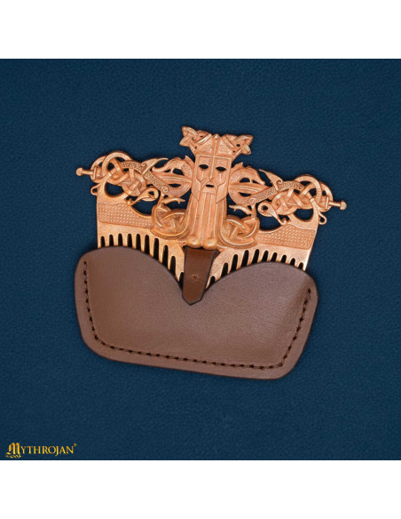Pettine vichingo in ottone con fodera... Pettine vichingo in ottone con fodera...