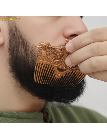 Pettine vichingo in ottone con fodera... Pettine vichingo in ottone con fodera...