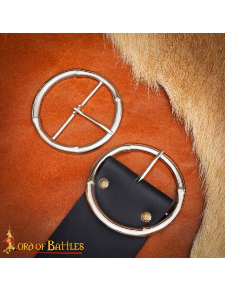 Fibbia medievale rotonda in argento...