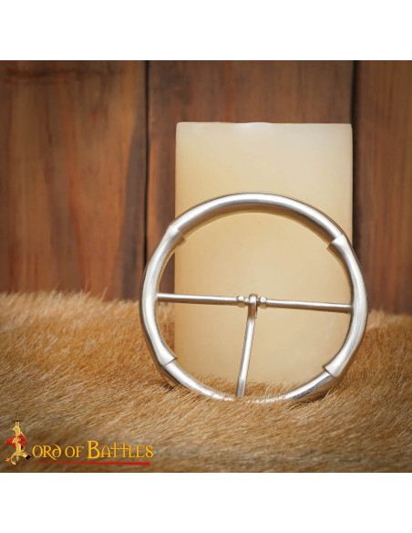Fibbia medievale rotonda in argento...