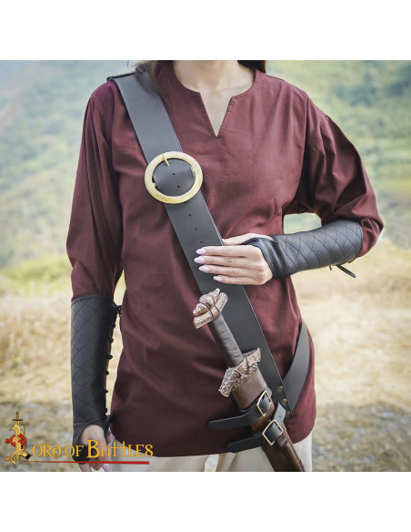 Fibbia medievale rotonda in ottone...