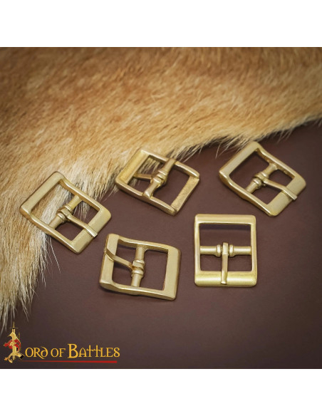 Fibbia medievale piccola in ottone...