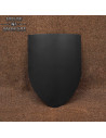 Scudo medievale in acciaio liscio con catena, colore nero