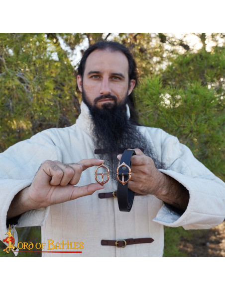 Cintura medieval in pelle con fibbia...