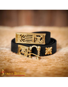 Cintura medieval in pelle nera con decorazioni in ottone,...