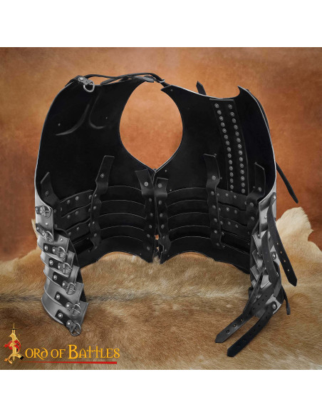 Corazzina medievale in acciaio...