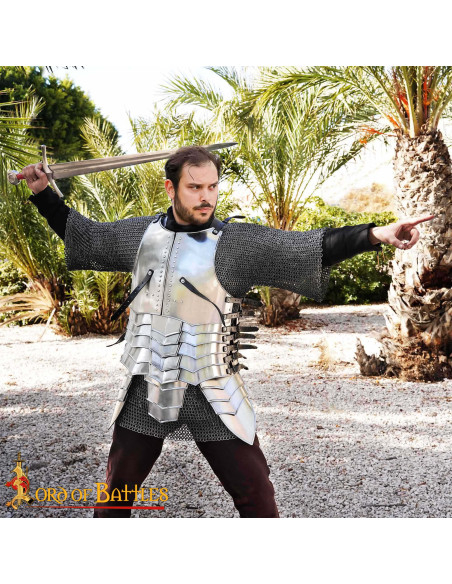 Corazzina medievale in acciaio...