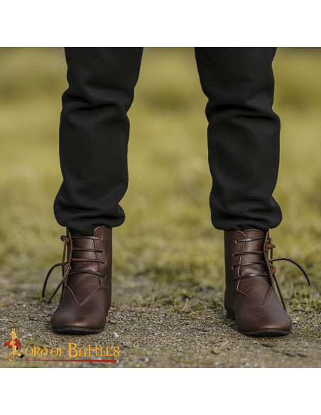 Stivaletti medievali in pelle marrone...