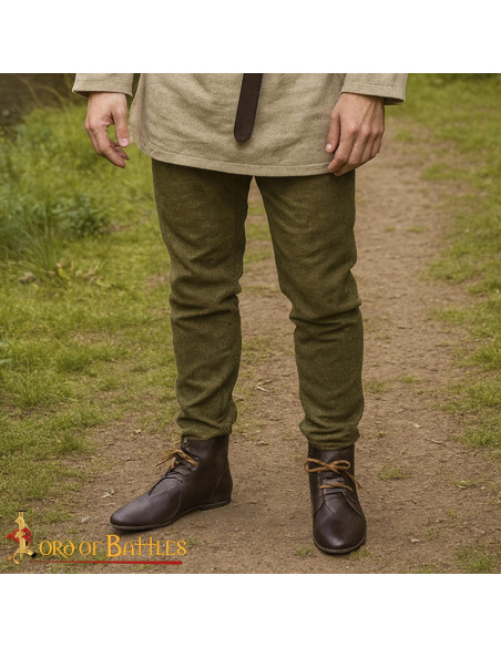 Stivaletti medievali in pelle marrone...