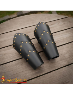 Bracciali medievali in pelle nera, dettagli in ottone