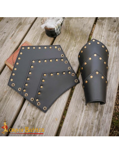 Bracciali medievali in pelle nera, dettagli in ottone 2