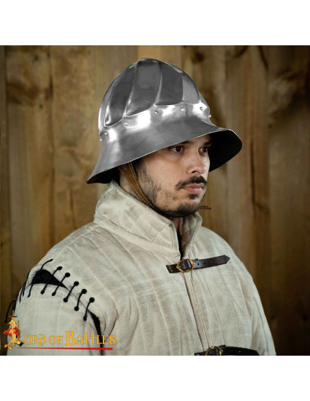 Elmo medieval burgundio del siglo XV,...