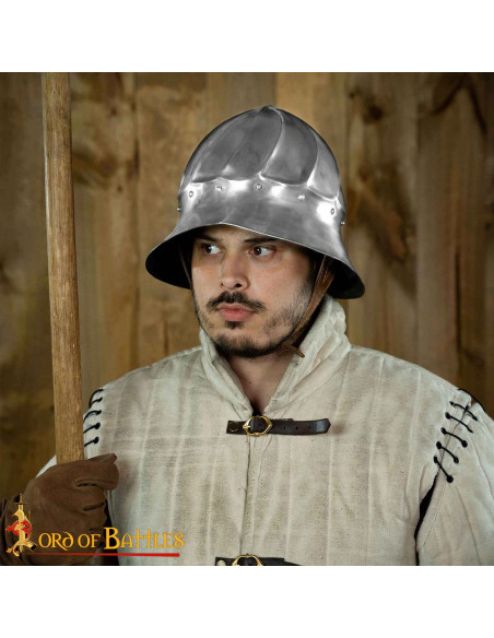 Elmo medieval burgundio del siglo XV,...