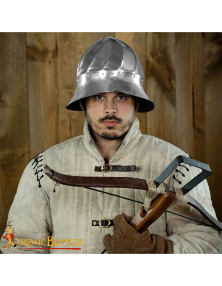 Elmo medieval burgundio del siglo XV,...