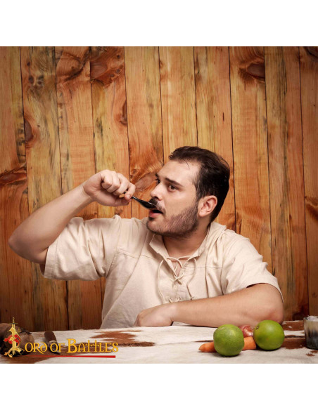 Set di 4 cucchiai medievali in corno...