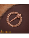 Fibbia medievale nordica a forma di anello con incisioni, finitura bronzo lucido