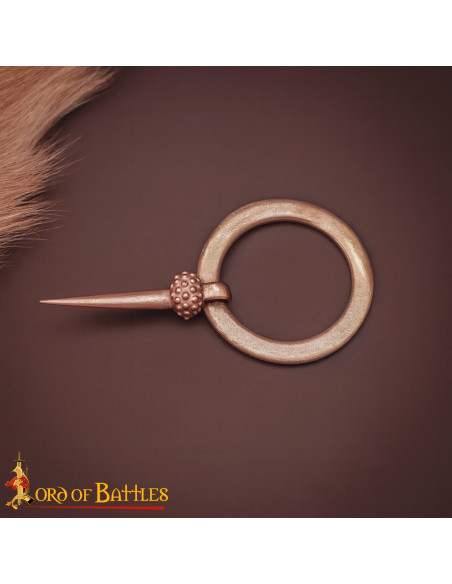 Fibbia medievale nordica a forma di...