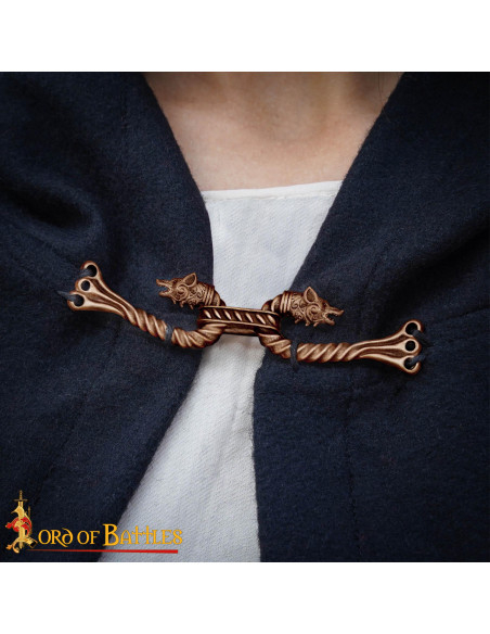 Chiusura di mantello vichingo design...