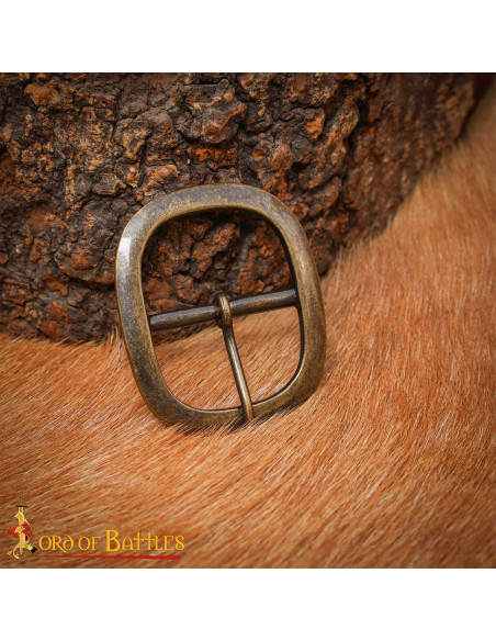 Fibbia medievale ovale in ottone...
