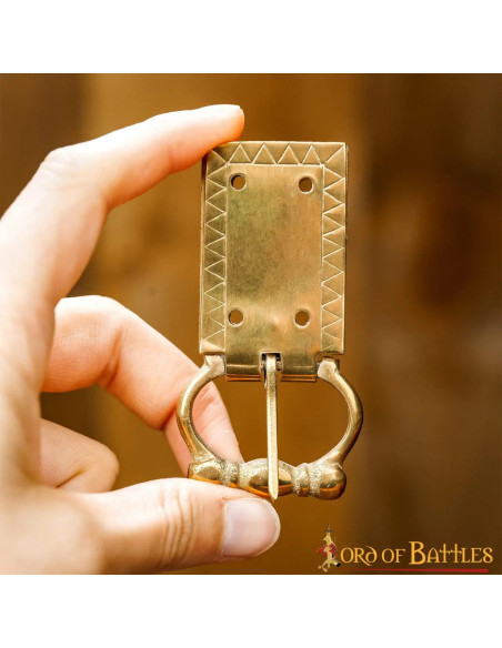 Fibbia e terminale medievale per...