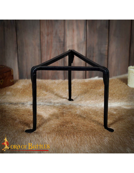 Tripode medievale per fuoco in ferro...