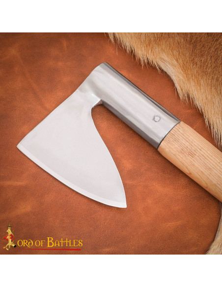 Ascia storica del XIV secolo in...