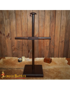 Supporto robusto ed elegante per armature medievali