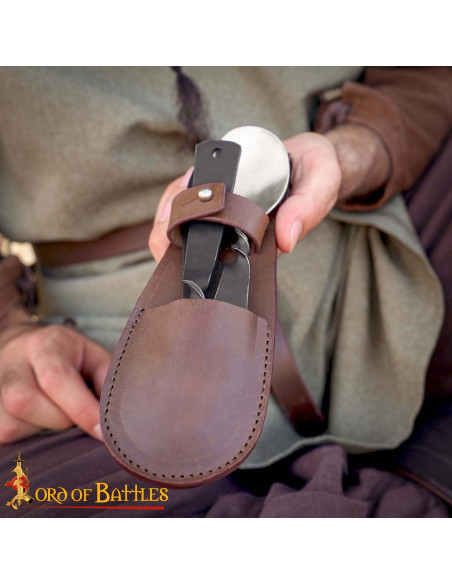 Set di posate medievali in acciaio...