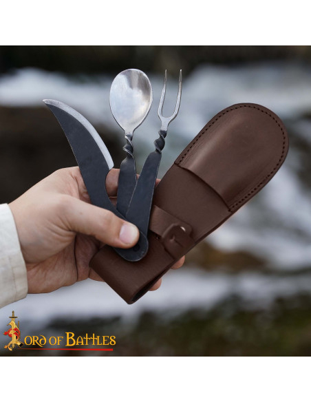 Set di posate medievali in acciaio...