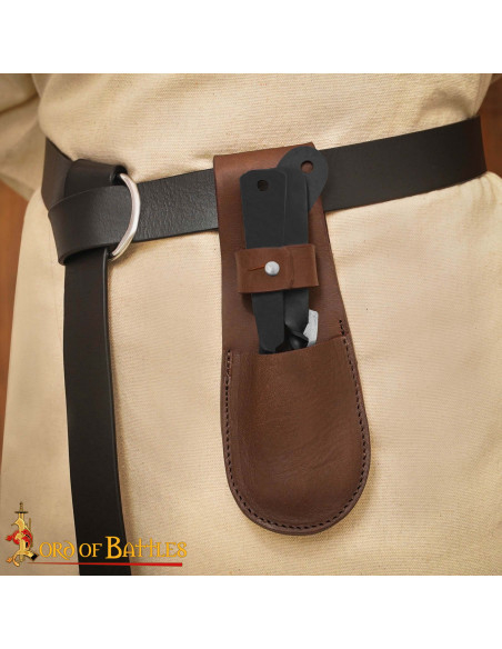 Set di posate medievali in acciaio...