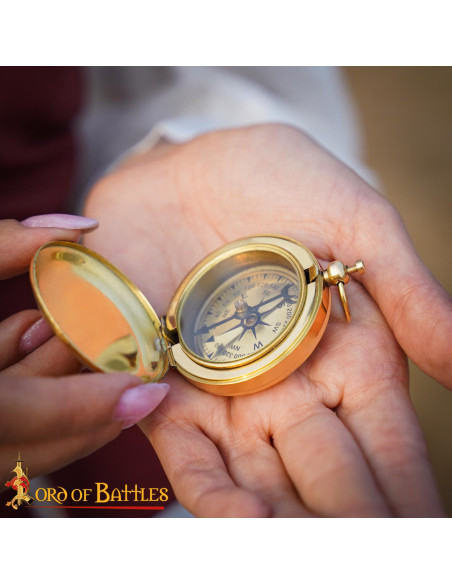 Bussola da tasca in ottone medievale...