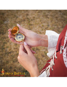 Bussola da tasca in ottone medievale per la navigazione 2