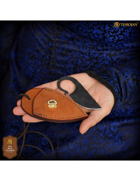 Coltello in ferro battuto con fodero...