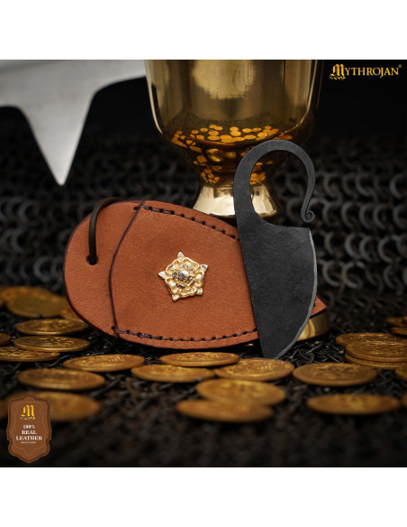 Coltello in ferro battuto con fodero...